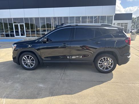 Used 2022 GMC Terrain SLT image 21