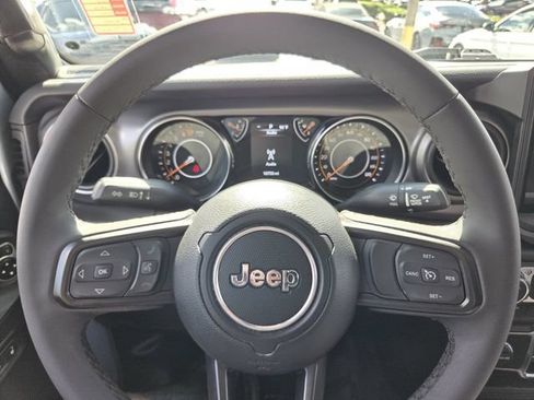 Used 2023 Jeep Gladiator Sport AWD/4WD image 21