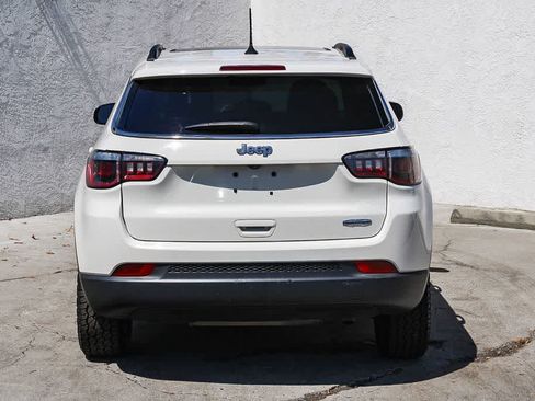 Used 2019 Jeep Compass Latitude FWD image 5