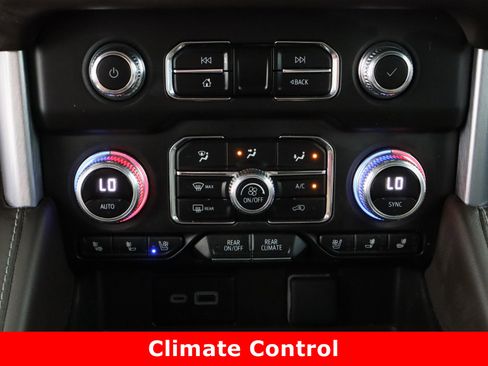 Used 2024 GMC Yukon XL SLT w/ SLT Premium Package image 21