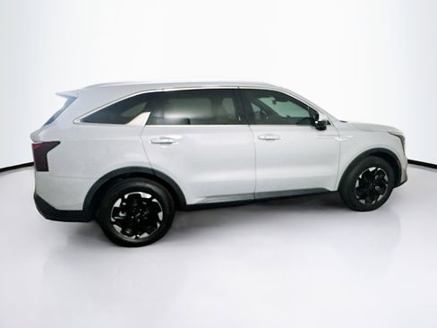 Used 2024 Kia Sorento S w/ Panoramic Sunroof Package image 10