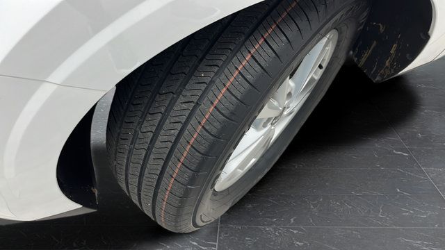 Used 2024 Kia Carnival LX FWD image 36