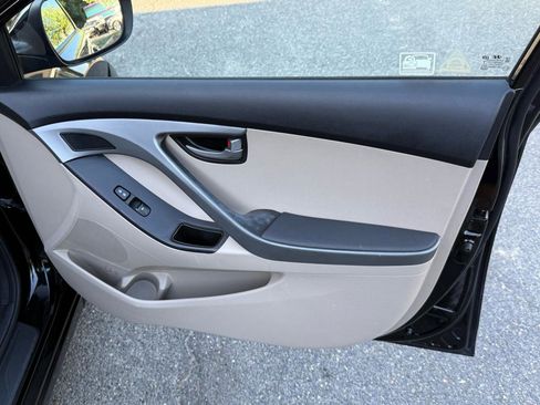 Used 2016 Hyundai Elantra SE FWD image 25