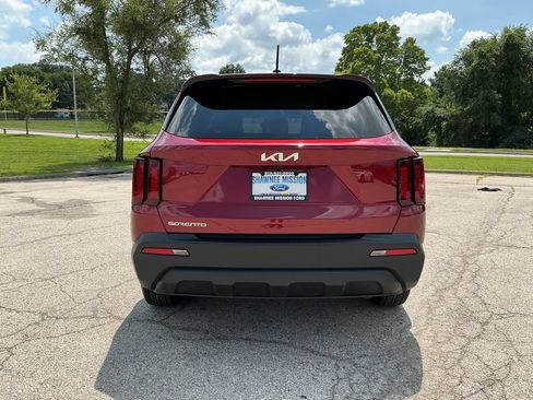 Used 2023 Kia Sorento LX FWD image 4