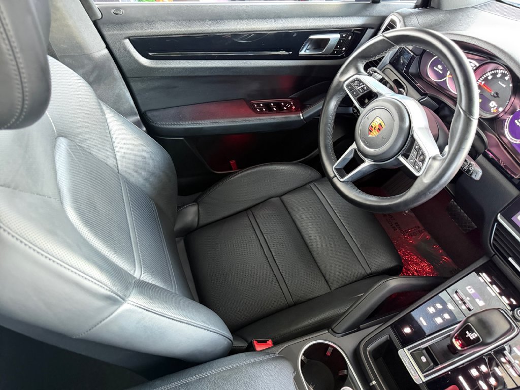Used 2022 Porsche Cayenne AWD/4WD image 29