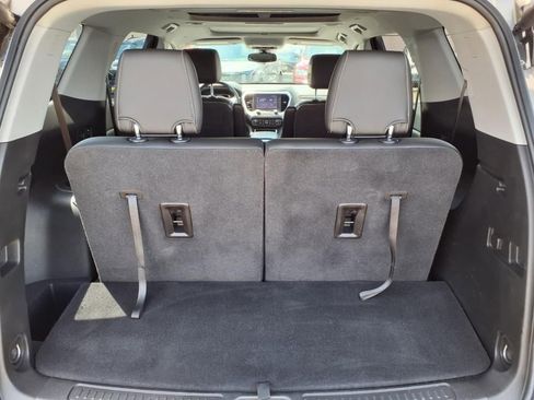 Used 2022 GMC Acadia SLT w/ Technology Package image 11