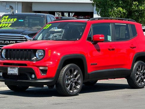 Used 2023 Jeep Renegade Latitude w/ Sun/Sound Group AWD/4WD image 8