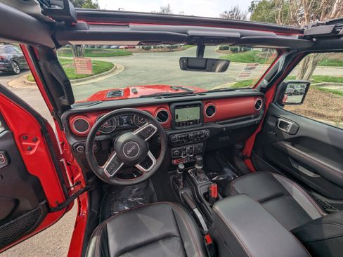 Used 2022 Jeep Wrangler Unlimited Rubicon w/ Xtreme Recon 35" Tire Package image 12