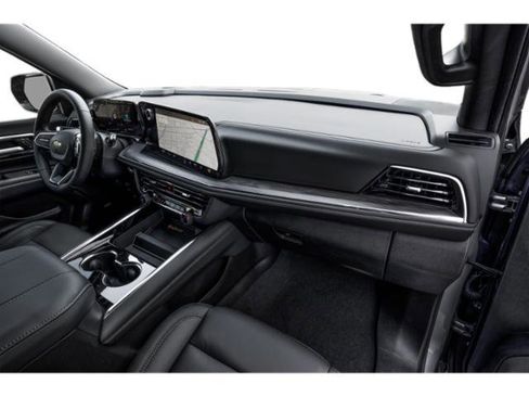 Used 2025 Chevrolet Suburban LT w/ Comfort Package image 14