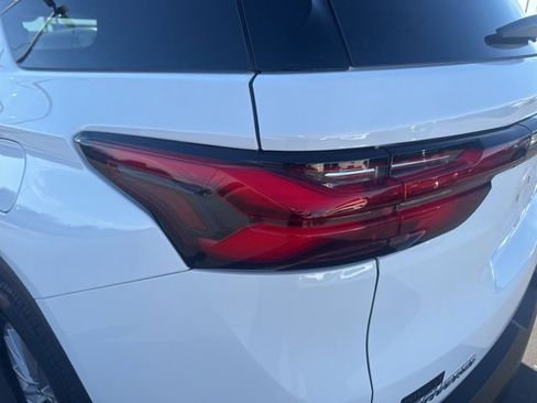 Used 2022 Chevrolet Traverse LT image 25