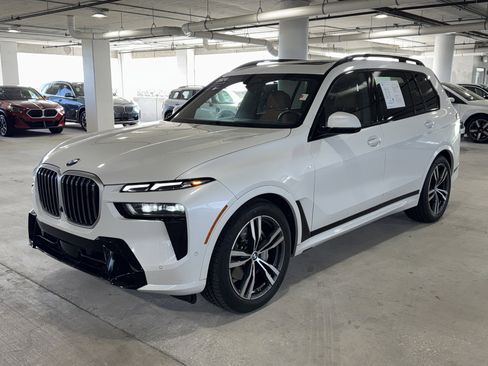 Certified 2024 BMW X7 xDrive40i w/ M Sport Package image 4