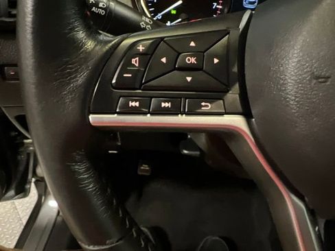 Used 2017 Nissan Rogue SV AWD/4WD image 25