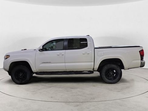 Used 2021 Toyota Tacoma SR5 AWD/4WD image 2