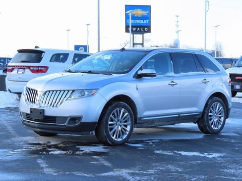 Used 2013 Lincoln MKX FWD image 4
