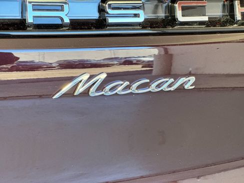 Certified 2026 Porsche Macan AWD/4WD image 33