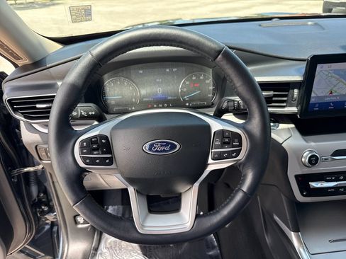 Used 2023 Ford Explorer XLT w/ Equipment Group 202A RWD image 14