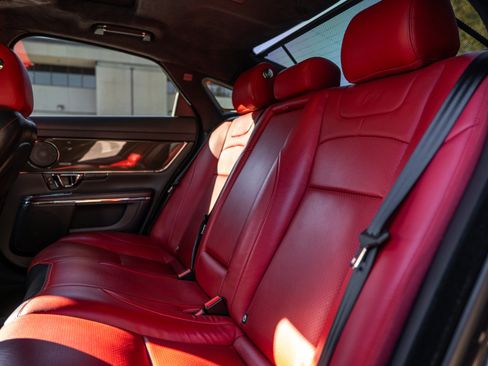 Used 2017 Jaguar XJ R RWD image 22