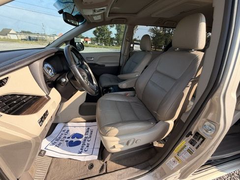 Used 2016 Toyota Sienna XLE Premium FWD image 13