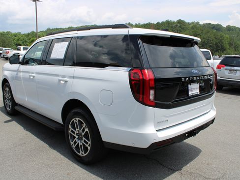 Used 2025 Ford Expedition Active AWD/4WD image 5