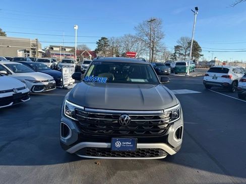 Certified 2025 Volkswagen Atlas Peak Edition SE image 3