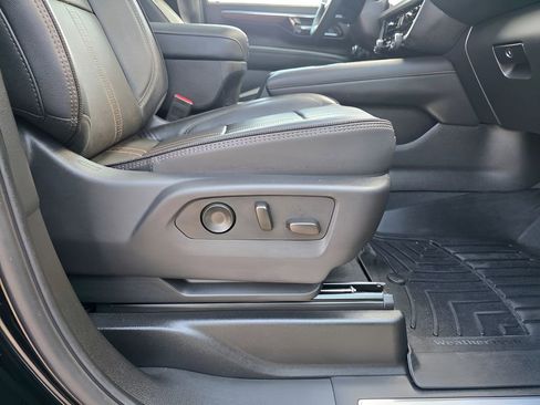 Used 2025 Chevrolet Suburban High Country image 14