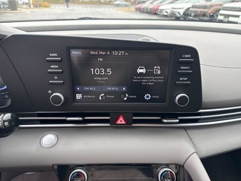 Certified 2025 Hyundai Elantra Sport image 18