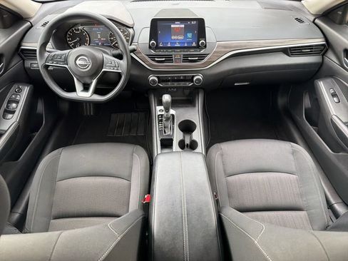 Used 2025 Nissan Altima 2.5 SV FWD image 18