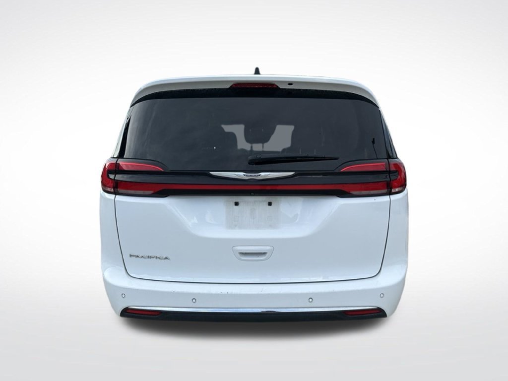 Used 2024 Chrysler Pacifica Touring-L FWD image 9