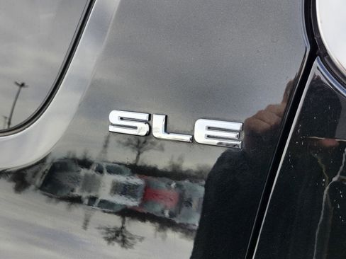 Used 2019 GMC Acadia SLE image 18