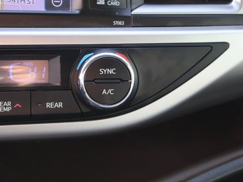 Used 2015 Toyota Highlander XLE image 32