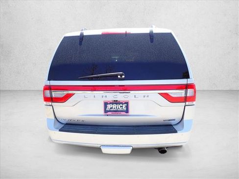 Used 2016 Lincoln Navigator Select AWD/4WD image 3