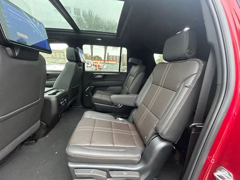 New 2025 Chevrolet Suburban High Country AWD/4WD image 14