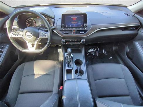 Used 2025 Nissan Altima 2.5 SV FWD image 18