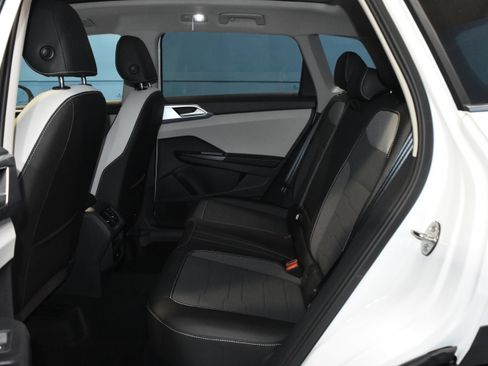 New 2025 Volkswagen Taos SE image 16