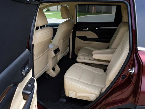 Used 2014 Toyota Highlander Limited Platinum AWD/4WD image 14