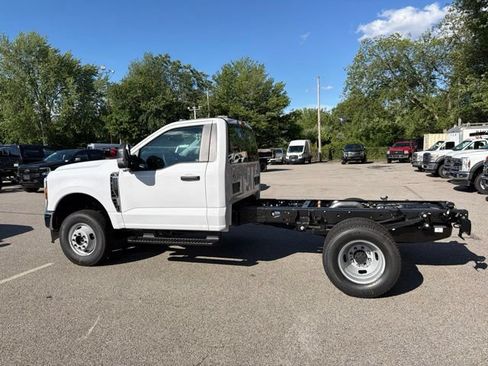 New 2026 Ford F350 XL w/ XL Chrome Package AWD/4WD image 6
