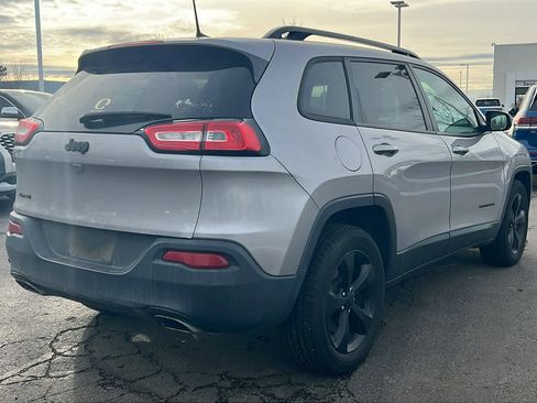 Used 2018 Jeep Cherokee Latitude w/ Altitude Package image 5