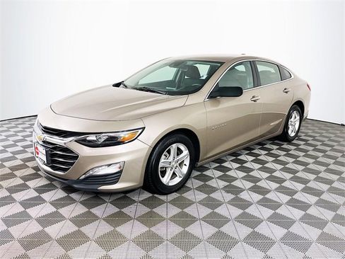 Used 2023 Chevrolet Malibu LT w/ Driver Confidence Package image 3