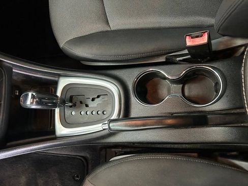 Used 2014 Dodge Avenger SE FWD image 15