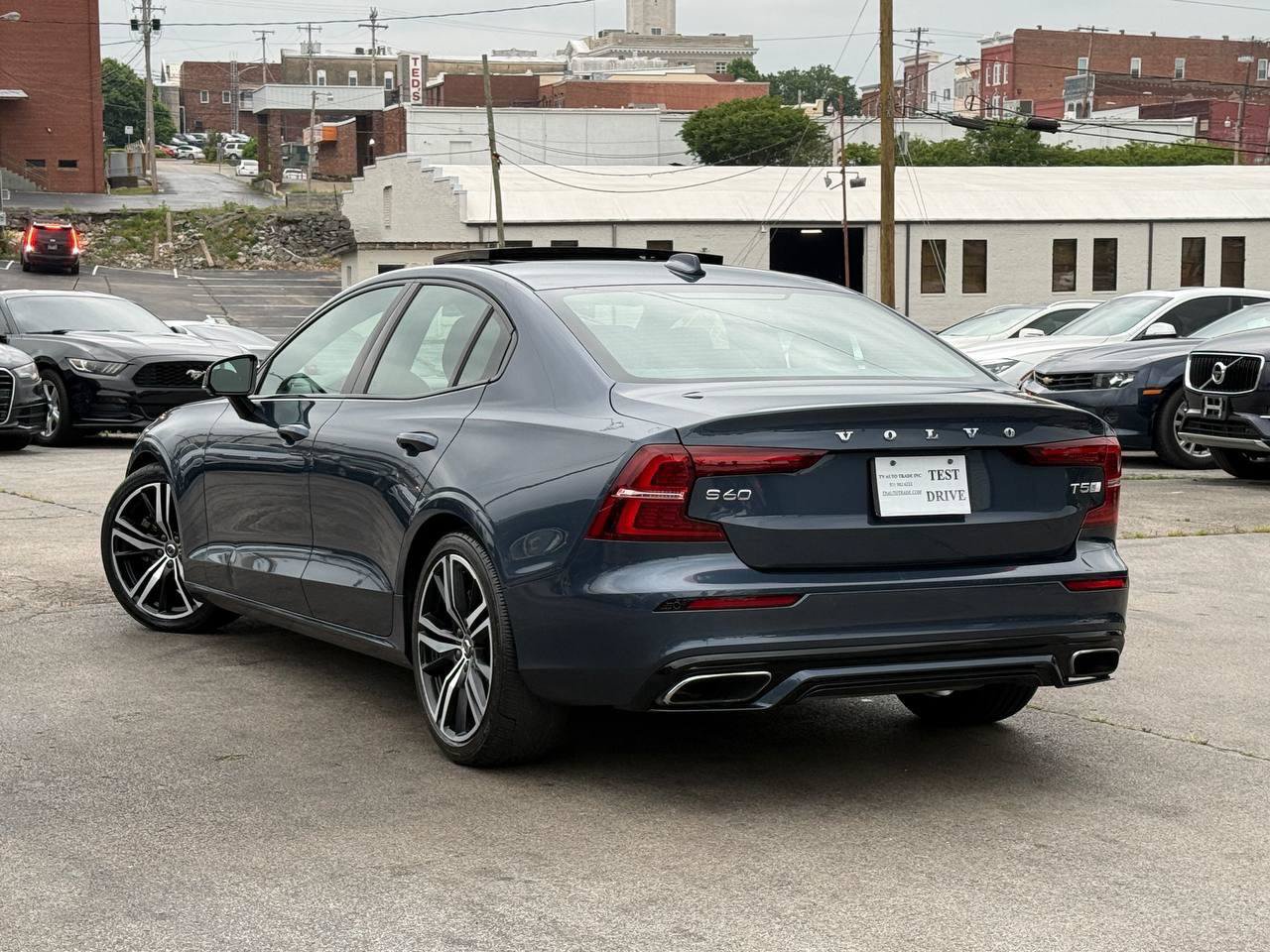 Used 2019 Volvo S60 T5 R-Design FWD image 4