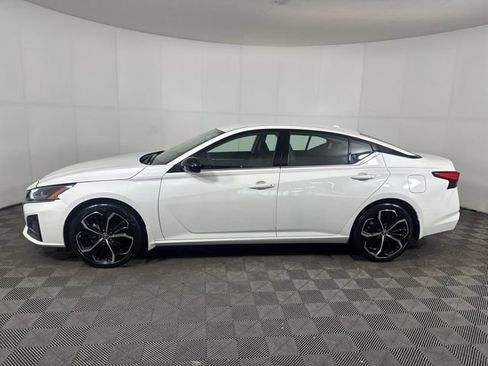 Certified 2025 Nissan Altima 2.5 SR image 6