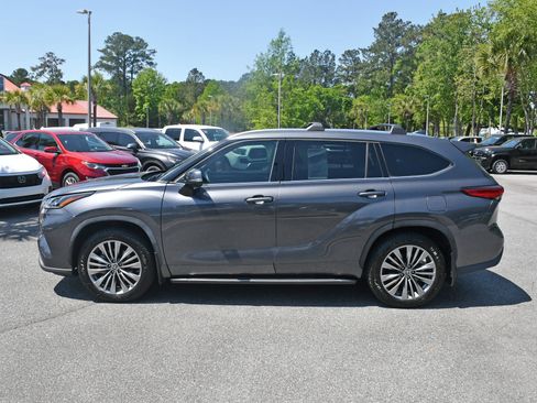 Used 2020 Toyota Highlander Platinum image 2