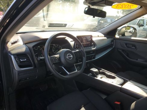 Used 2023 Nissan Rogue S FWD image 19