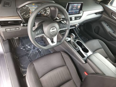 Certified 2024 Nissan Altima 2.5 SV FWD image 11