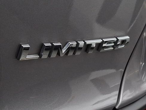 Used 2019 Jeep Cherokee Limited image 30