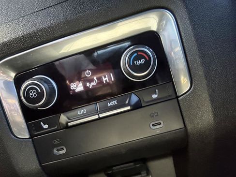 Used 2022 Chevrolet Suburban Z71 w/ Luxury Package image 27