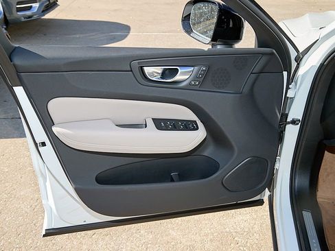 New 2026 Volvo XC60 B5 Plus w/ Protection Package Premier image 10