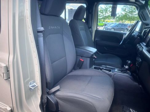 Used 2022 Jeep Wrangler Unlimited Sahara w/ Cold Weather Group AWD/4WD image 10
