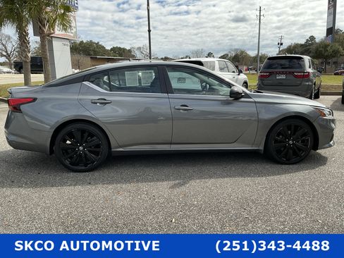 Used 2022 Nissan Altima 2.5 SR w/ Midnight Edition Package image 6