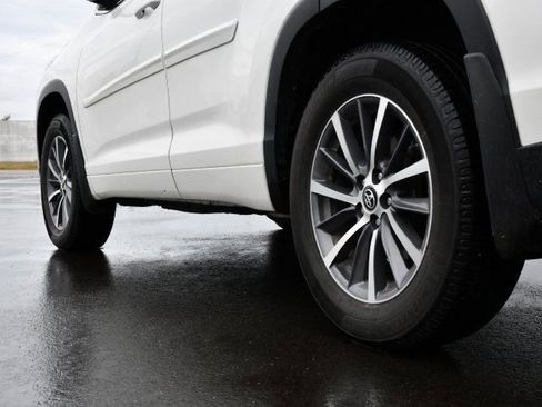 Used 2018 Toyota Highlander XLE image 9